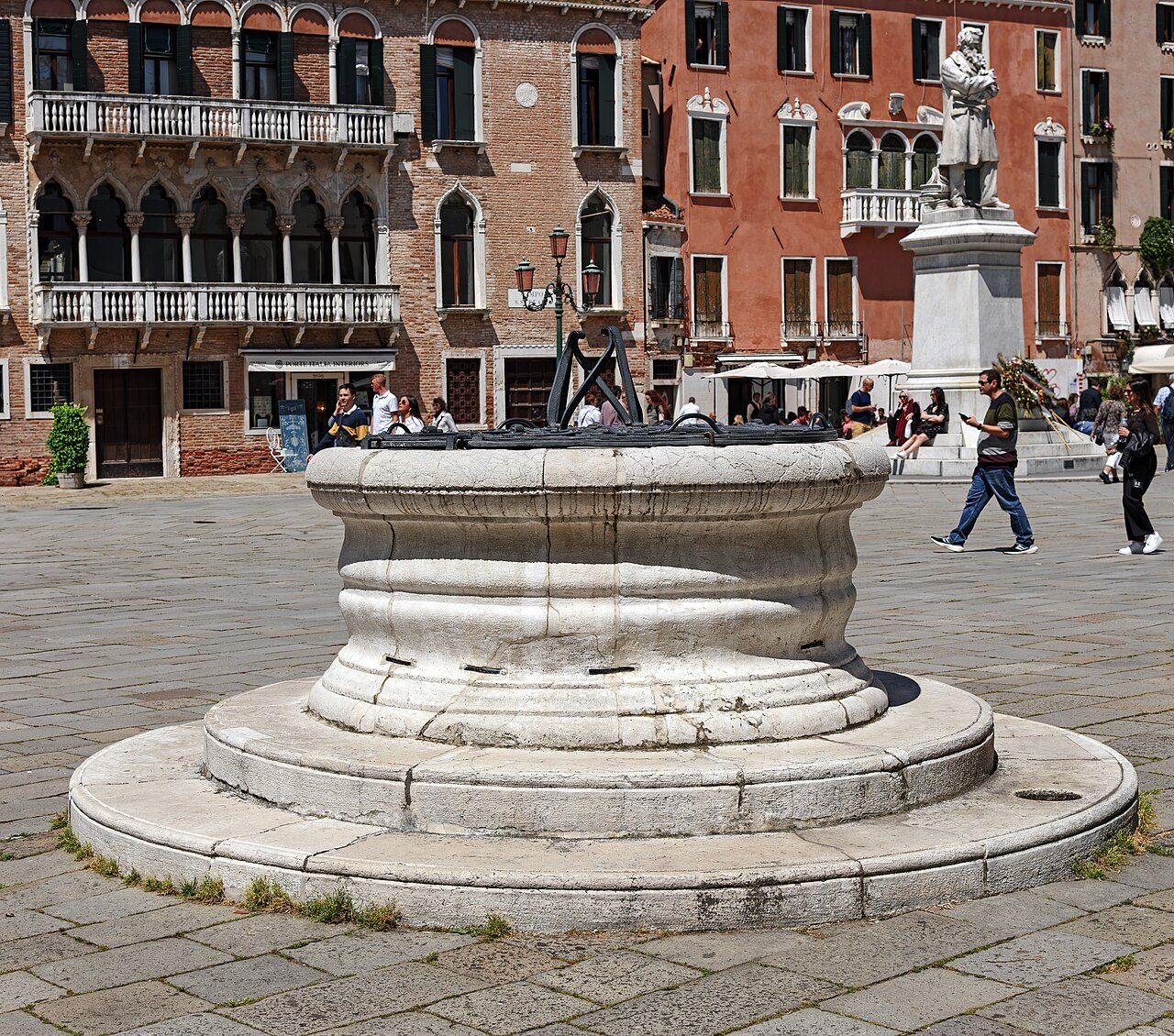 The wellhead in Campo Santo Stefano