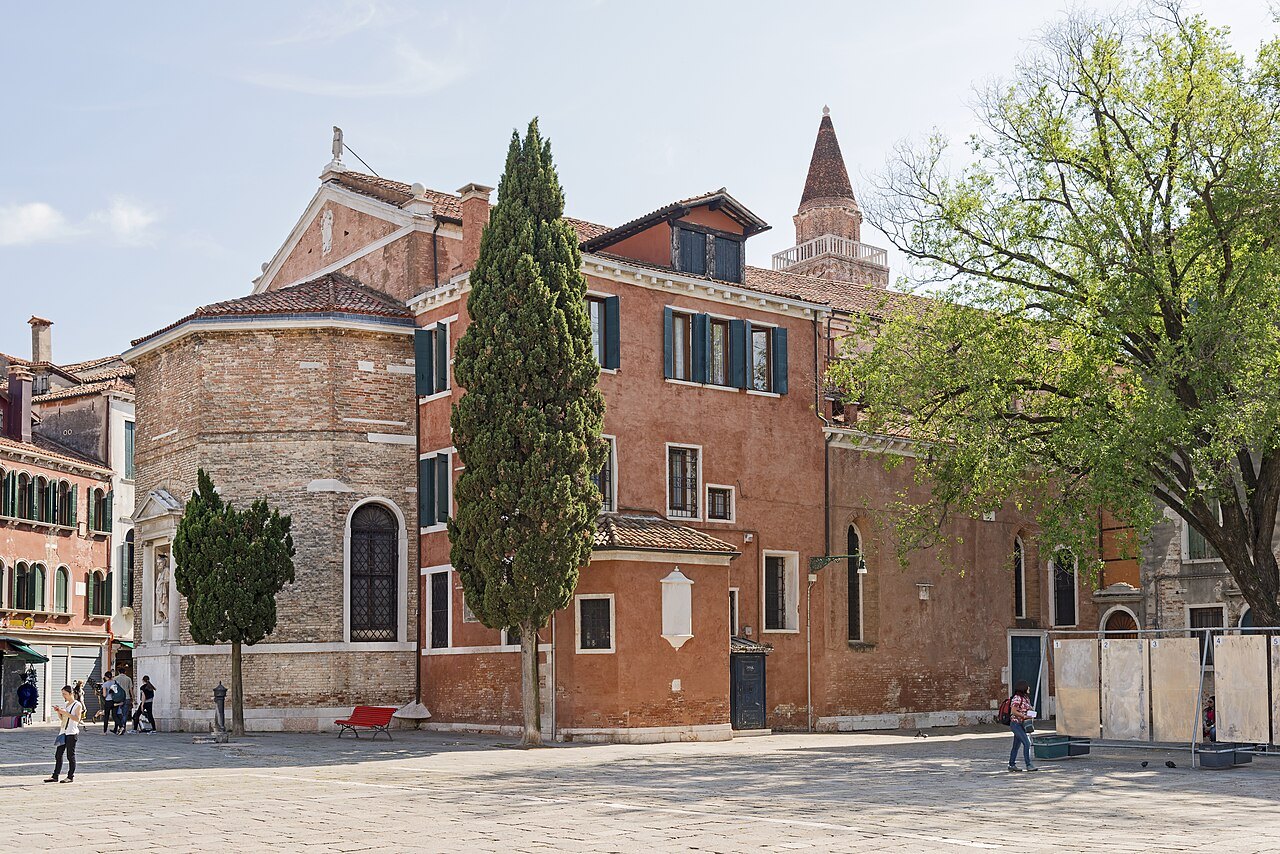The apse of San Polo on its campo