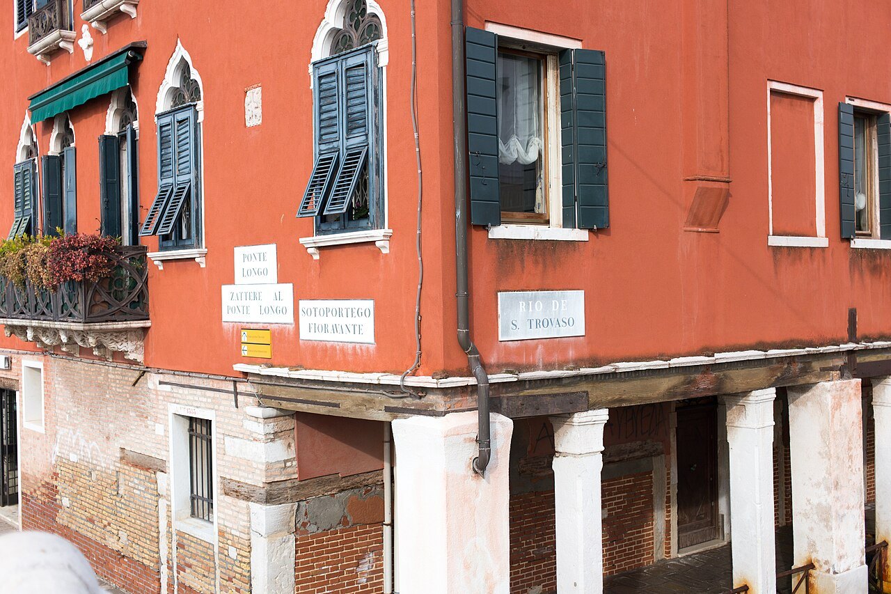 Street signs on a corner by the Zattere