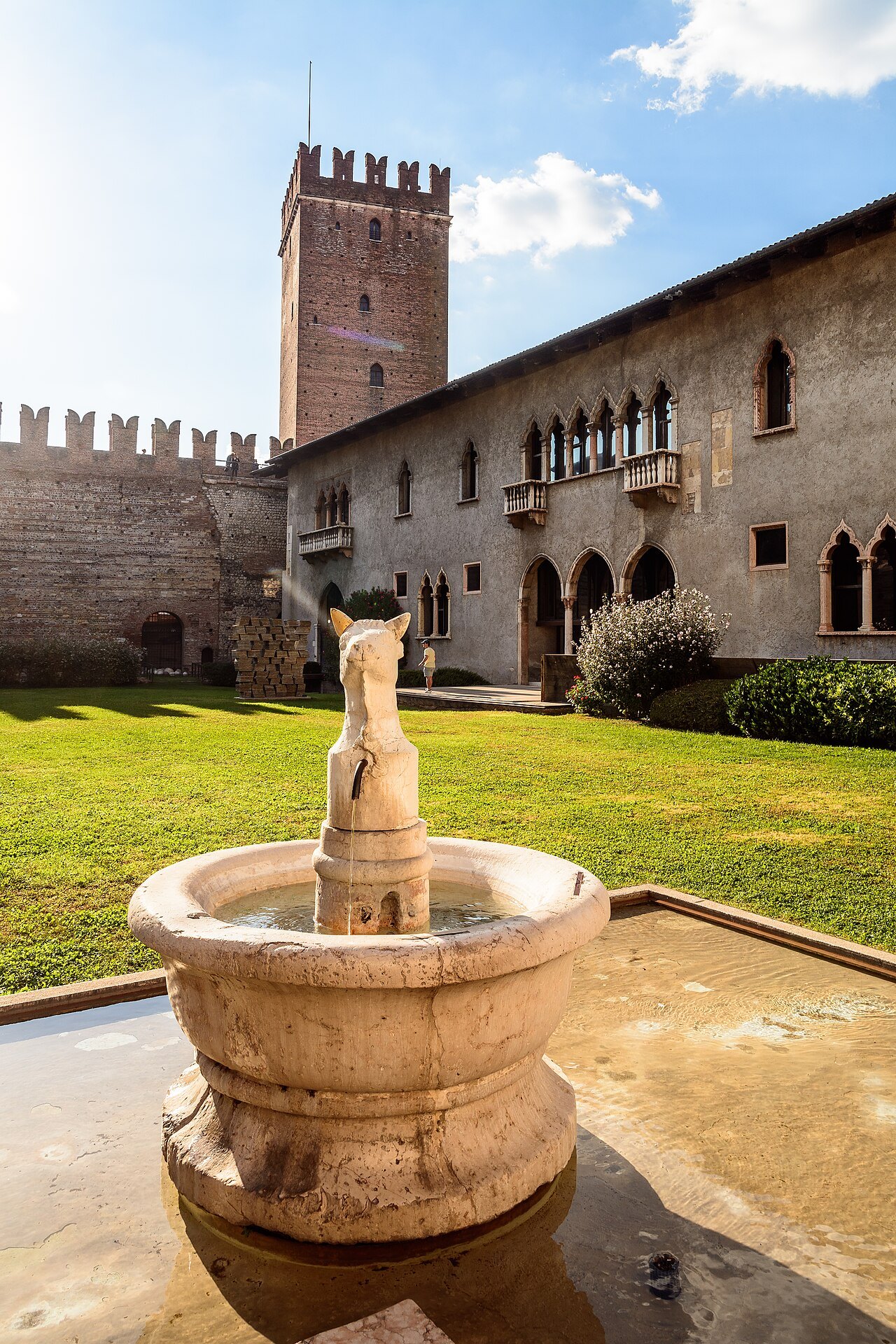 Castelvecchio in Verona, its courtyard and fountain