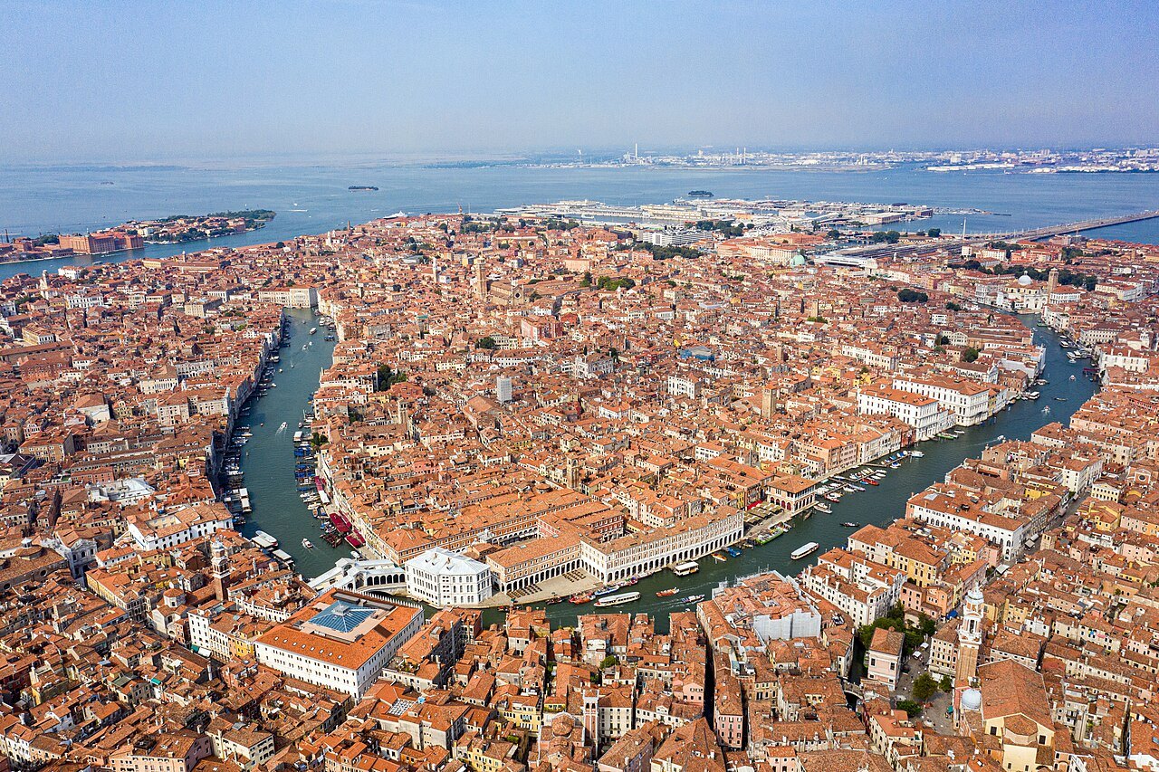 The Venice Access Fee: Who Pays, Who Registers, and When