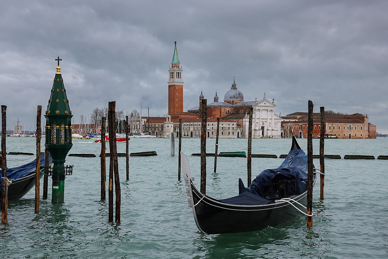 A gondola among the poles, San Giorgio beyond