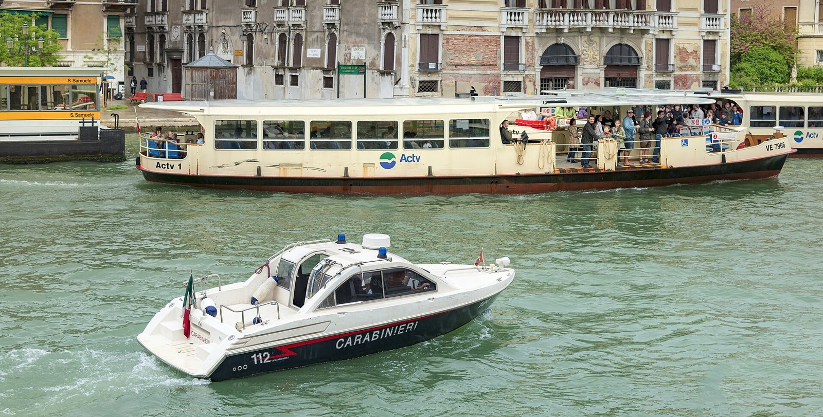 (Venice) Vaporetto serie Vaporetto and carabinieri